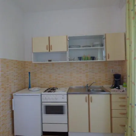 Kleines In Der Ersten Etage * غاباس