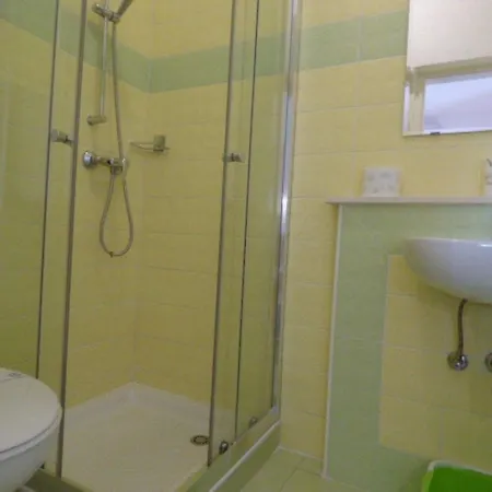 Kleines In Der Ersten Etage *
