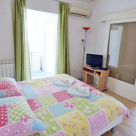 Kleines In Der Ersten Etage Rabac
